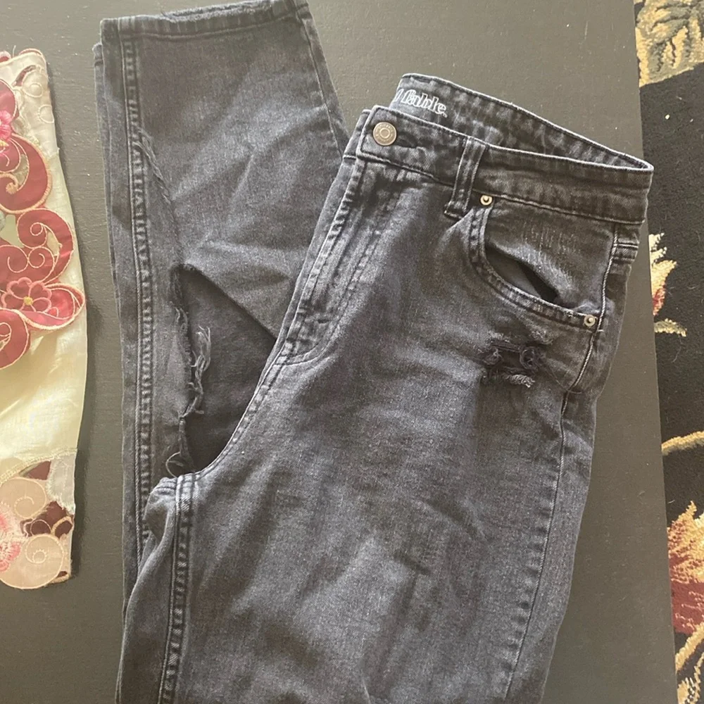 Distressed capri - Picture 1 of 3